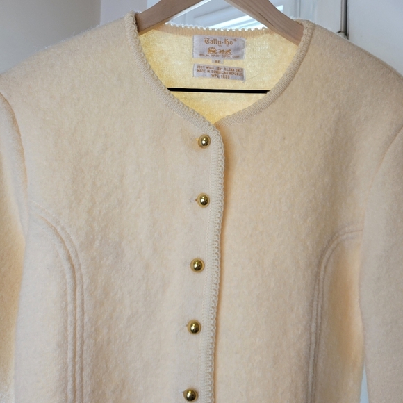 Tally Ho Wool Longsleeve Cropped Gold Button Cream Sweater, Size 8p - Picture 4 of 6